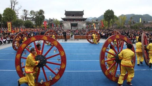 IM电竞官网-国产直11E武装直升机首次军贸出口 载6人配反坦导弹(图2) IM电竞平台