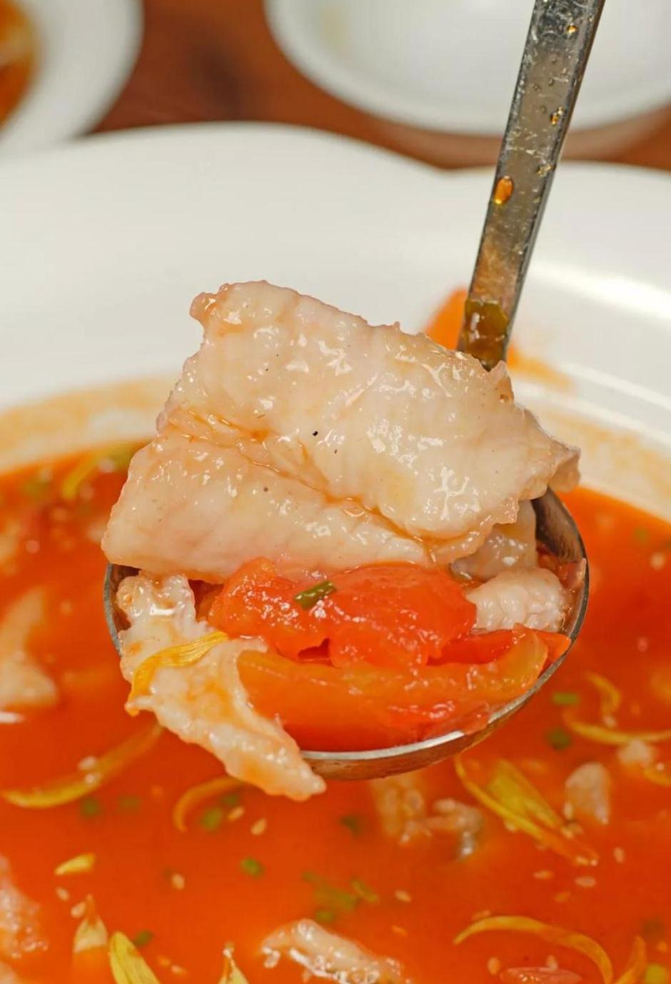 【IM电竞】皇马大将吃巴萨薯片引争议 辟谣:我不会去巴萨(图)(图1) IM电竞