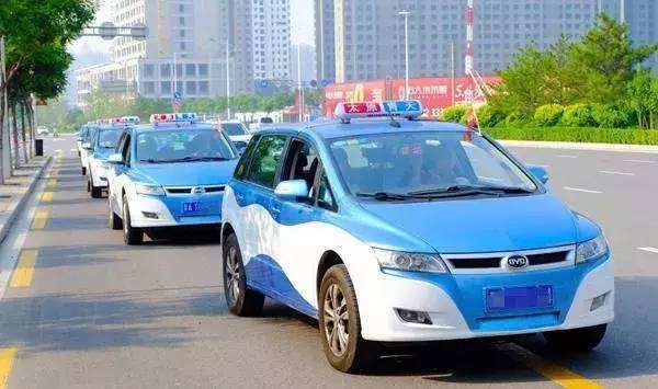 智慧治理—劳动大数据应用研究基地在黄河交通学院揭牌-IM电竞官网(图1) IM电竞平台