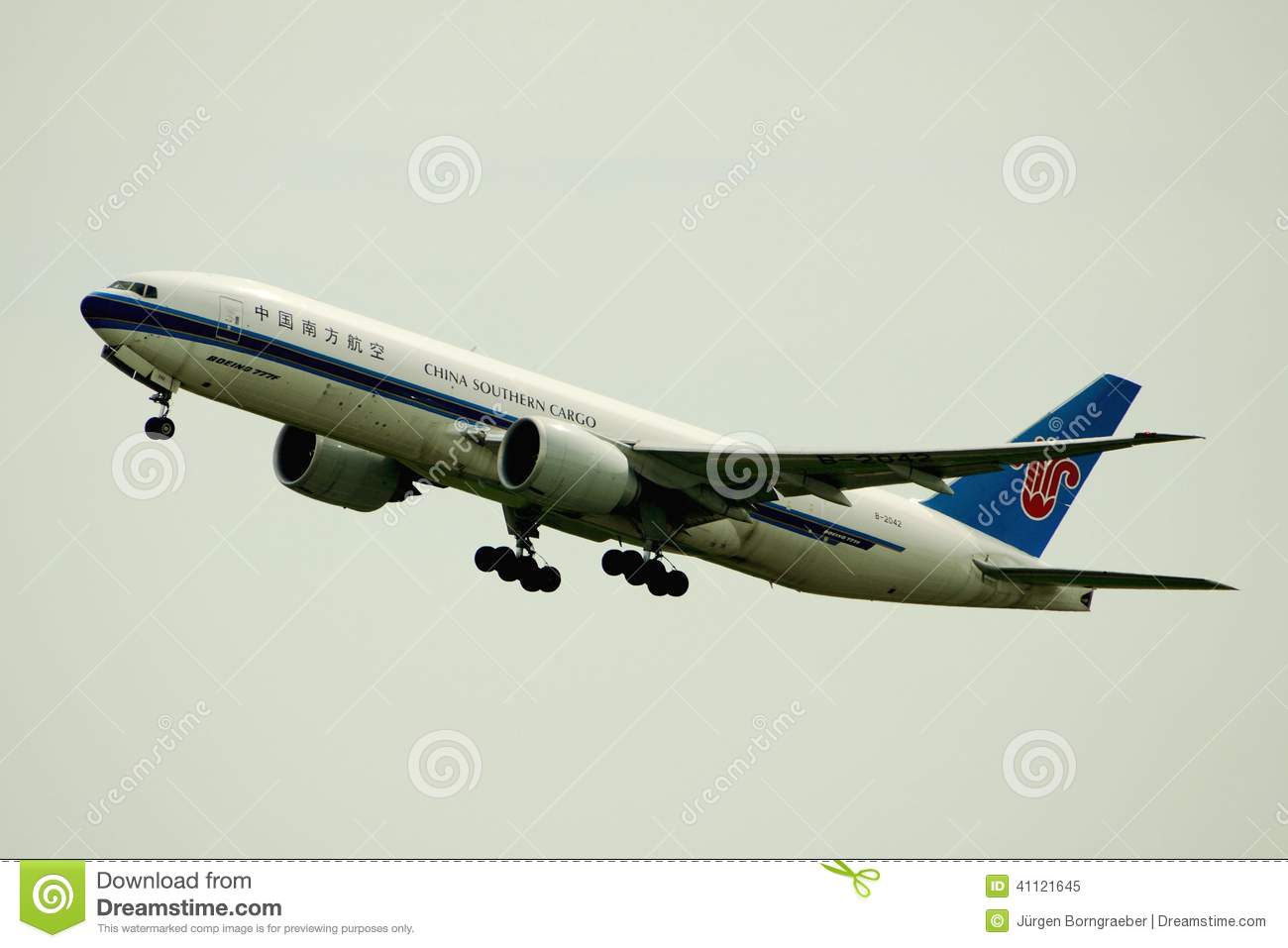 ‘IM电竞官网’日本军机偷拍俄军700吨导弹舰:竟多出10枚导弹(图)(图3) IM电竞平台